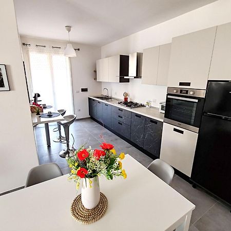 La Dama Di Loto Apartment Lecce Bagian luar foto