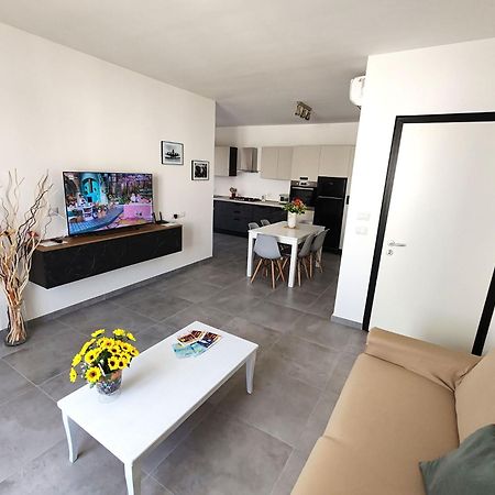 La Dama Di Loto Apartment Lecce Bagian luar foto